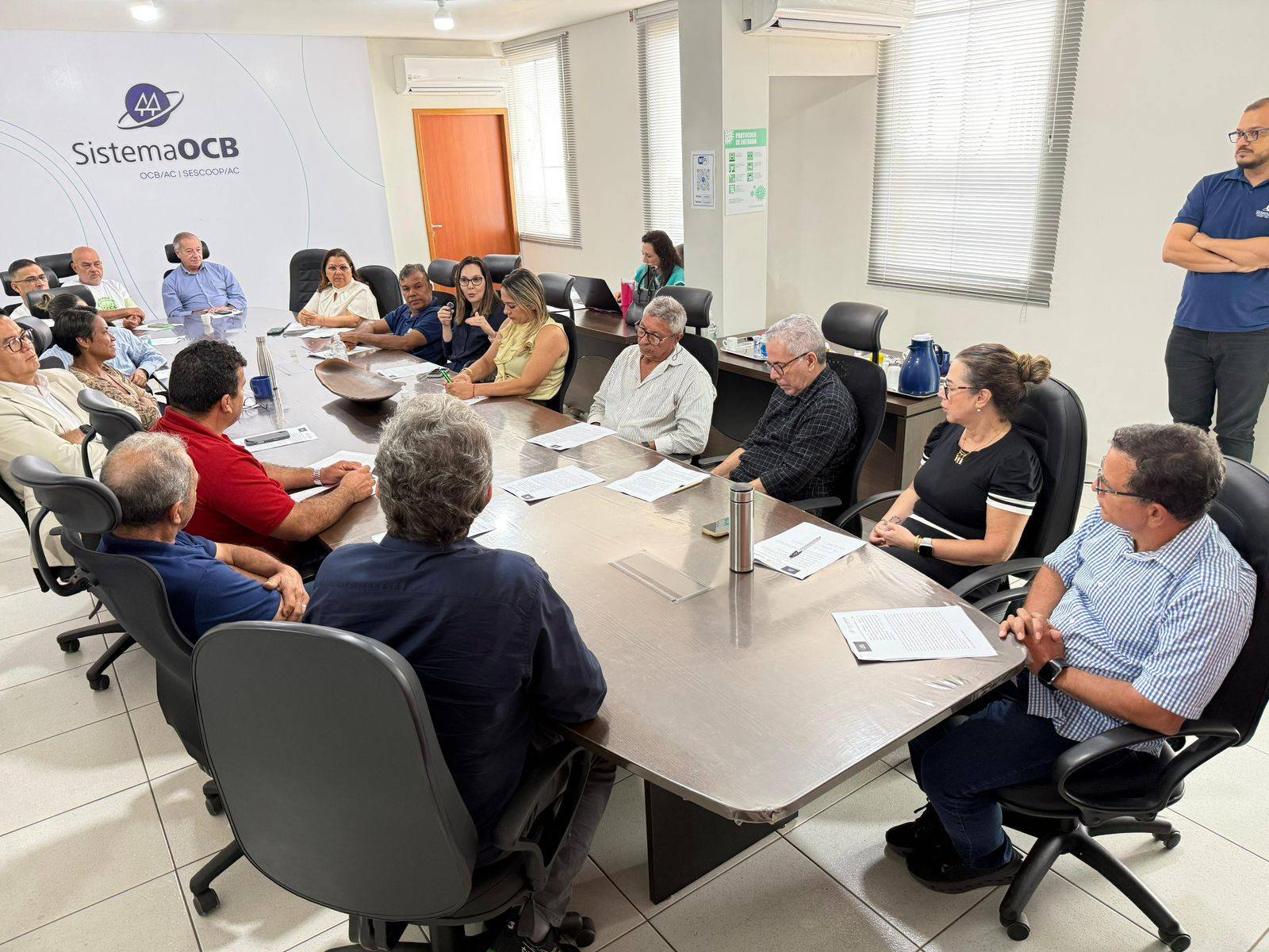 Durante reunião da diretoria da OCB e conselho do Sescoop, diretores e membros discutem termo de cooperação técnica com a Aleac 